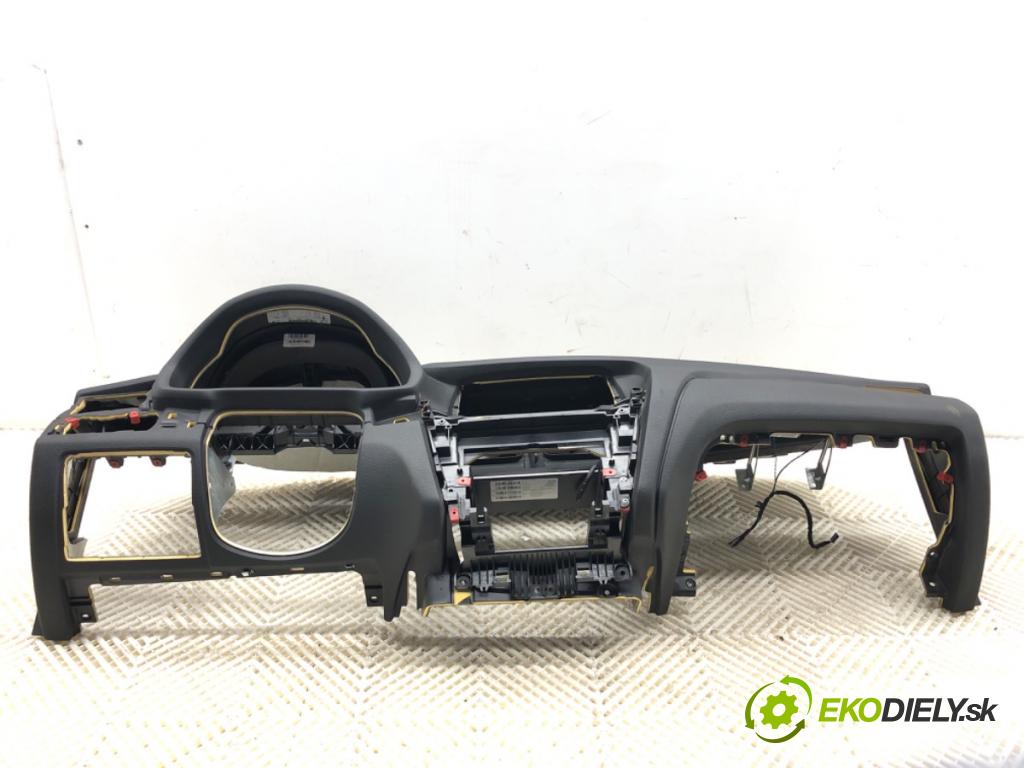 BMW F25 SUV 2013 190 kW xDrive 30 d 2993 palubní doska POLŠTÁŘ: spolujezdce