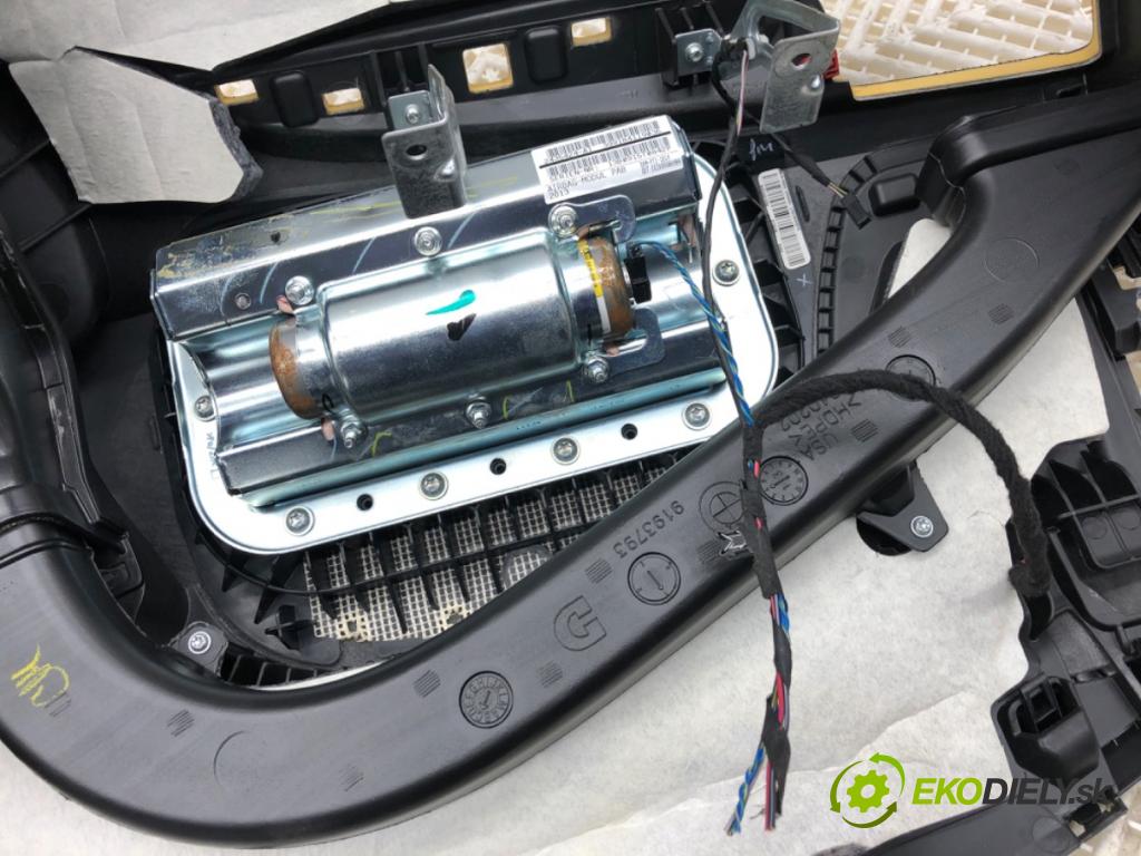 BMW F25 SUV 2013 190 kW xDrive 30 d 2993 palubní doska POLŠTÁŘ: spolujezdce