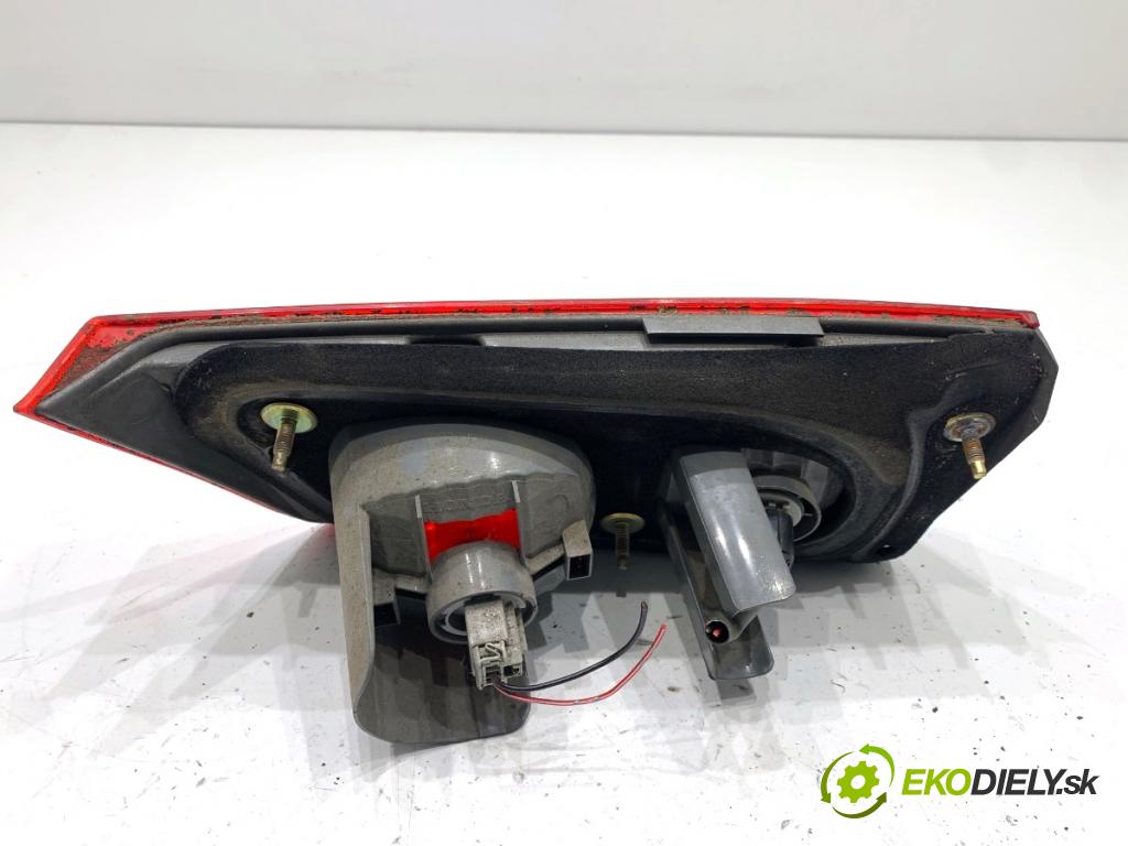 HONDA ACCORD VII sedan 2004 103 kW 2.2 i-CTDi (CN1) 2204 světlo zadní část levá strana vnitřní  (Klika dveří ostatní)