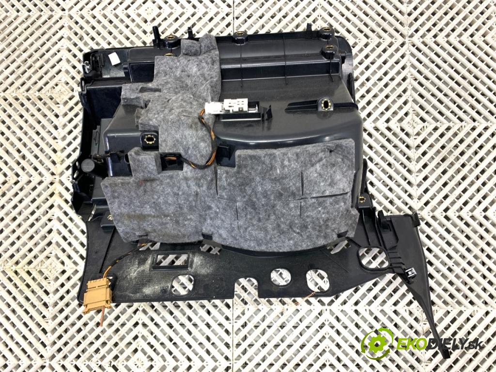 AUDI Q5 8R SUV 2011 125 kW 2.0 TDI quattro 1968 Priehradka, kastlík spolujazdca 8R1857035D (Priehradka (kastlík))