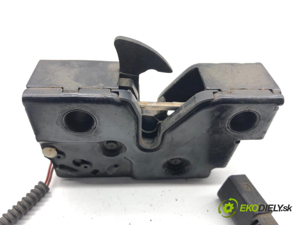 SEAT IBIZA IV Kombi 2014 51 kW 1.2 1198 zámok kapoty přední část