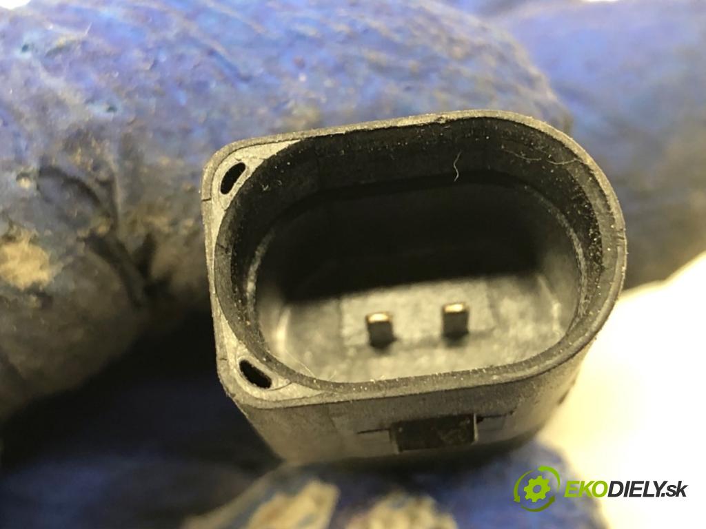 SEAT IBIZA IV Kombi 2014 51 kW 1.2 1198 zámok kapoty přední část