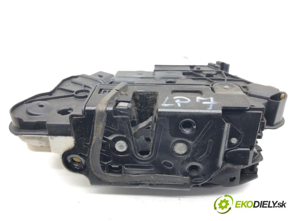 SEAT IBIZA IV Kombi 2014 51 kW 1.2 1198 zámok dveře levý přední část 5N1837015E