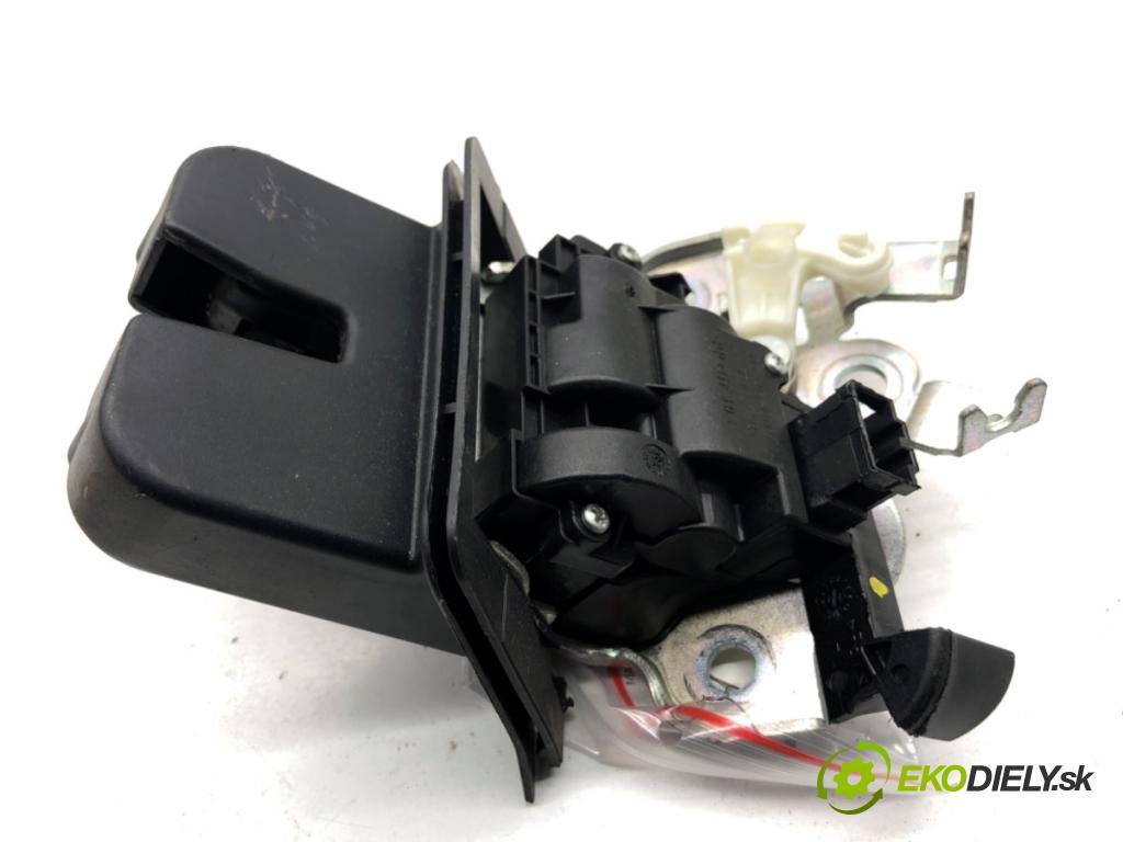 SEAT IBIZA IV Kombi 2014 51 kW 1.2 1198 zámok dverí zad 5E0827505