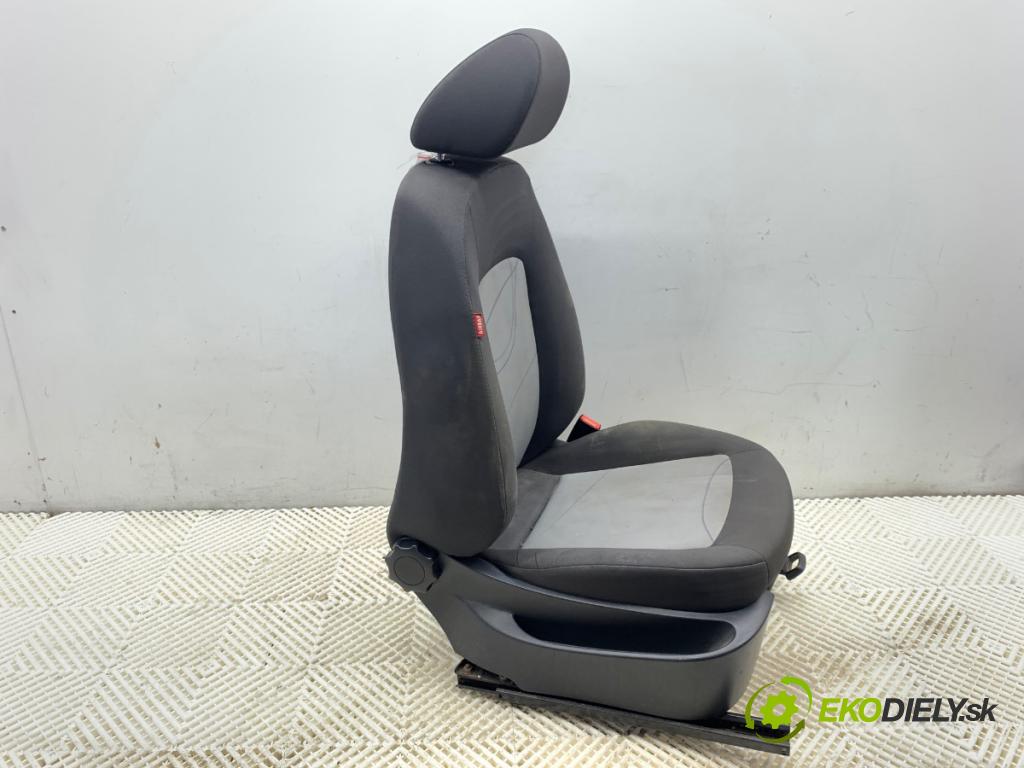 SEAT IBIZA IV Kombi 2014 51 kW 1.2 1198 sedadlo pravý přední část