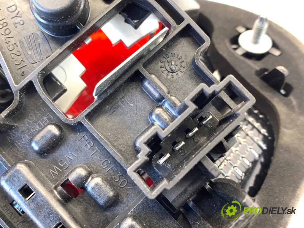 SEAT IBIZA IV Kombi 2014 51 kW 1.2 1198 světlo zadní část levá strana vnitřní 6J8945093C (Klika dveří ostatní)