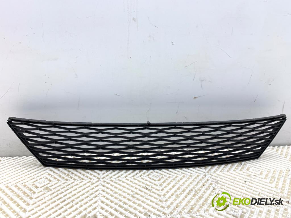 SEAT IBIZA IV Kombi 2014 51 kW 1.2 1198 Mriežky nárazníka predný stredna 6J0853667C