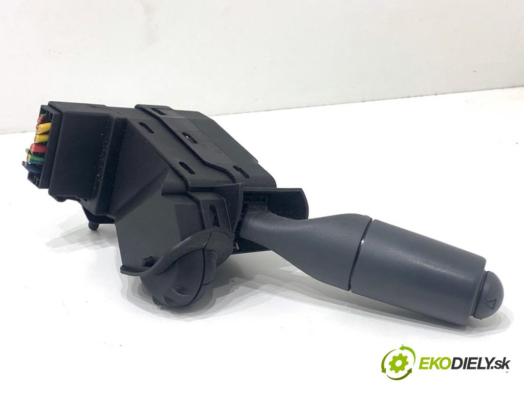 SMART FORTWO coupe 2004 30 kW 0.8 CDI (450.300, 450.301, 450.302, 450.303, 450.306) 799 Prepínač smeroviek A4505450510 (Prepínacie páčky pod volantom)