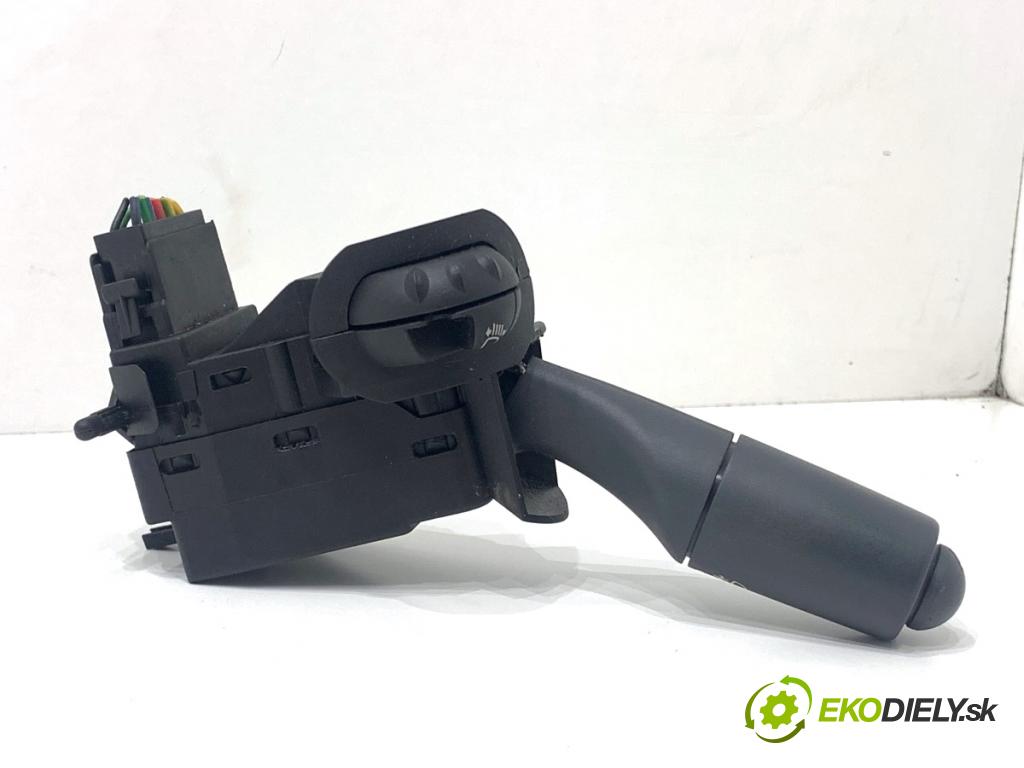 SMART FORTWO coupe 2004 30 kW 0.8 CDI (450.300, 450.301, 450.302, 450.303, 450.306) 799 Prepínač smeroviek A4505450510 (Prepínacie páčky pod volantom)