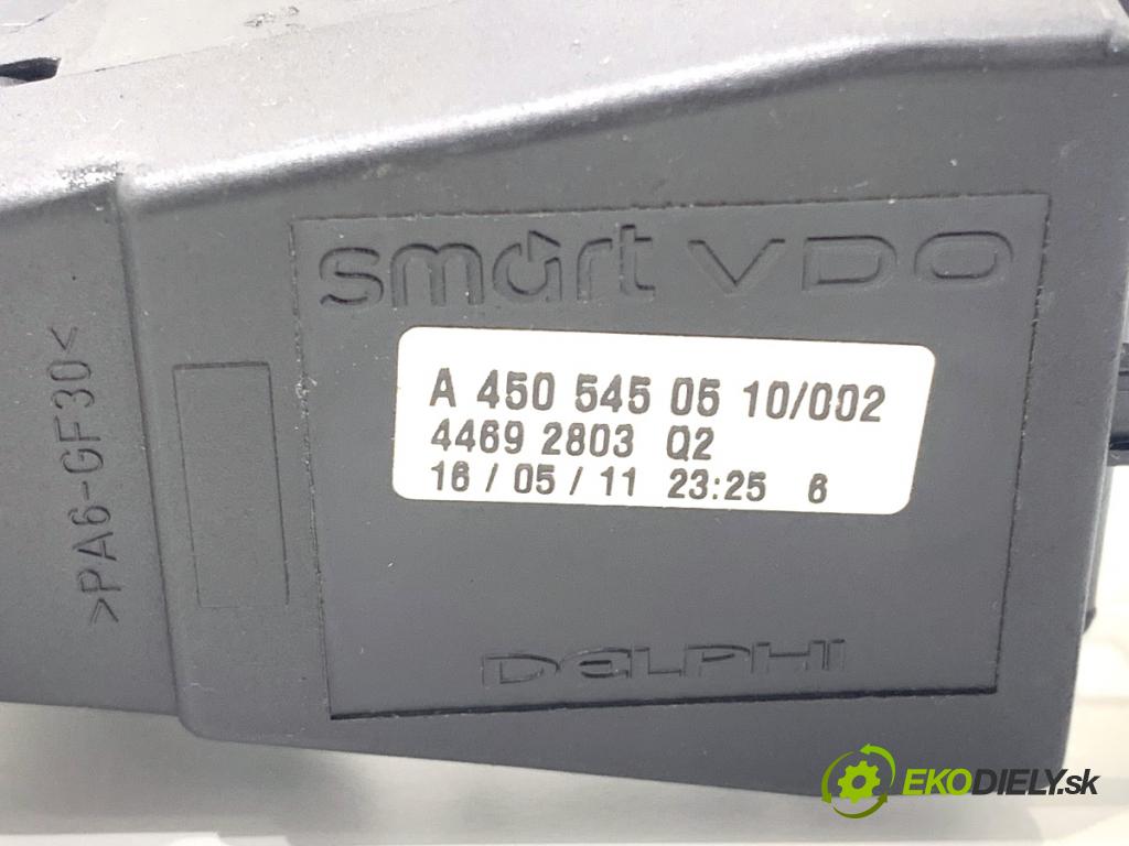 SMART FORTWO coupe 2004 30 kW 0.8 CDI (450.300, 450.301, 450.302, 450.303, 450.306) 799 Prepínač smeroviek A4505450510 (Prepínacie páčky pod volantom)