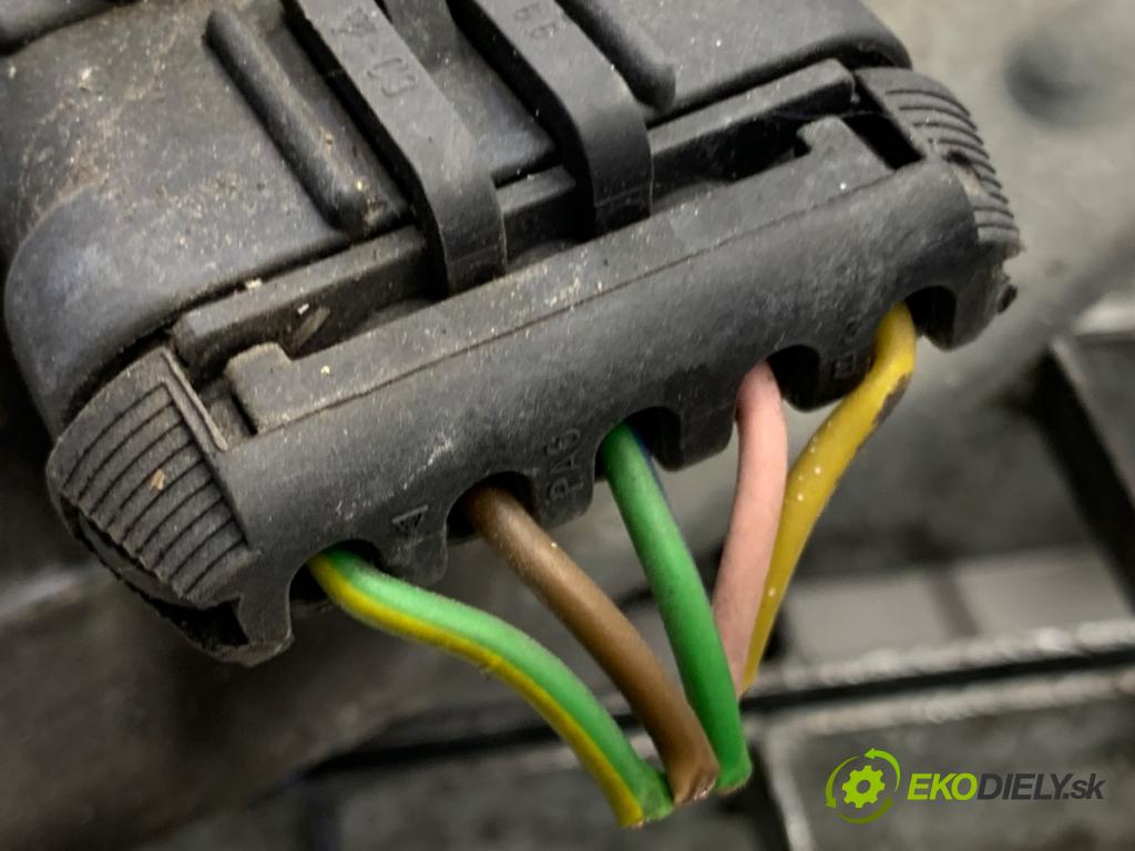 SMART FORTWO coupe 2004 30 kW 0.8 CDI (450.300, 450.301, 450.302, 450.303, 450.306) 799 Mechanizmus stieračov predný 404389 (Motorček stieračov predný)