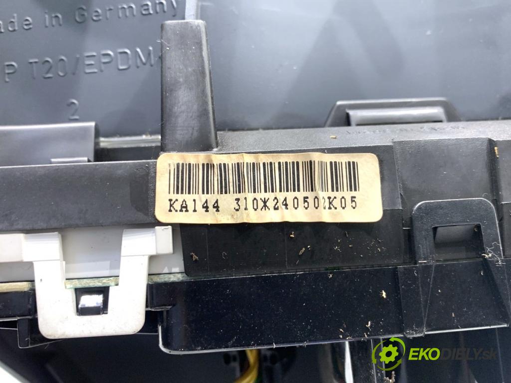 SMART FORTWO coupe 2004 30 kW 0.8 CDI (450.300, 450.301, 450.302, 450.303, 450.306) 799 Prístrojovka  (Prístrojová doska)