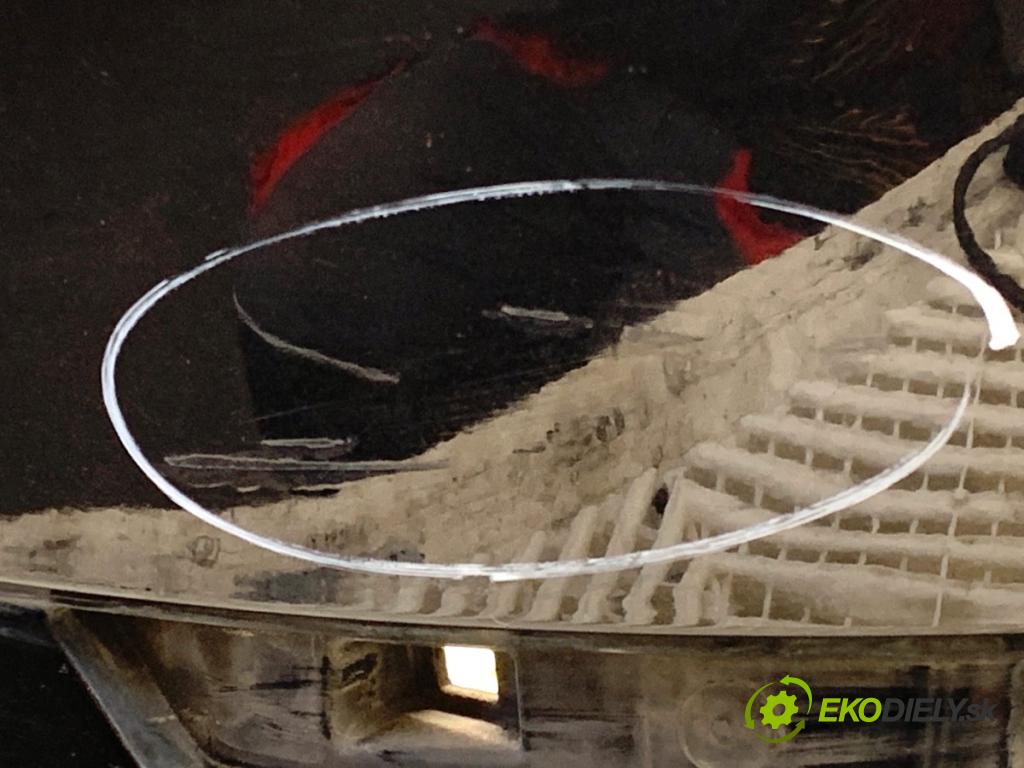 SKODA SUPERB III liftback 2018 110 kW 2.0 TDI 1968 nárazník zadní část LF9R (Klika dveří ostatní)