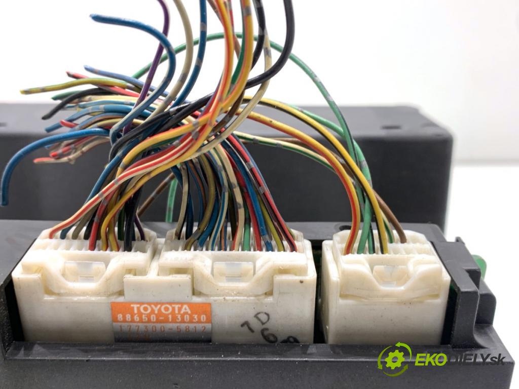 TOYOTA COROLLA E12 liftback 2002 66 kW 2.0 D-4D (CDE120_) 1995 Panel ovládania kúrenia 88650-13030 (Prepínacie páčky pod volantom)