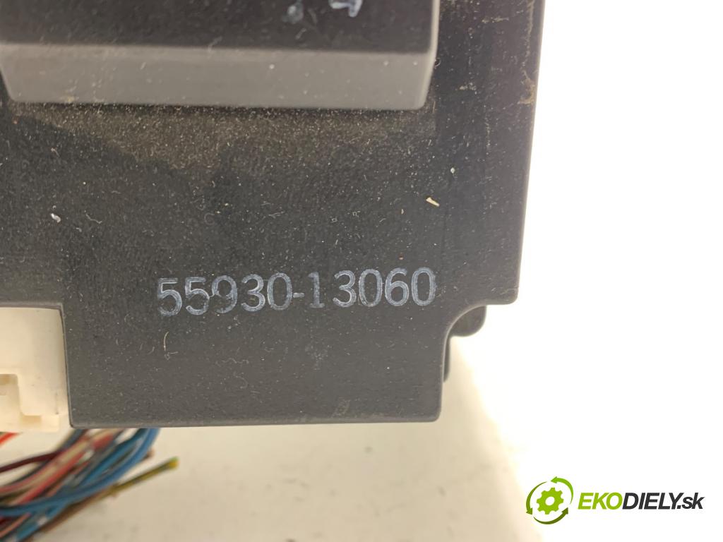 TOYOTA COROLLA E12 liftback 2002 66 kW 2.0 D-4D (CDE120_) 1995 Panel ovládania kúrenia 88650-13030 (Prepínacie páčky pod volantom)