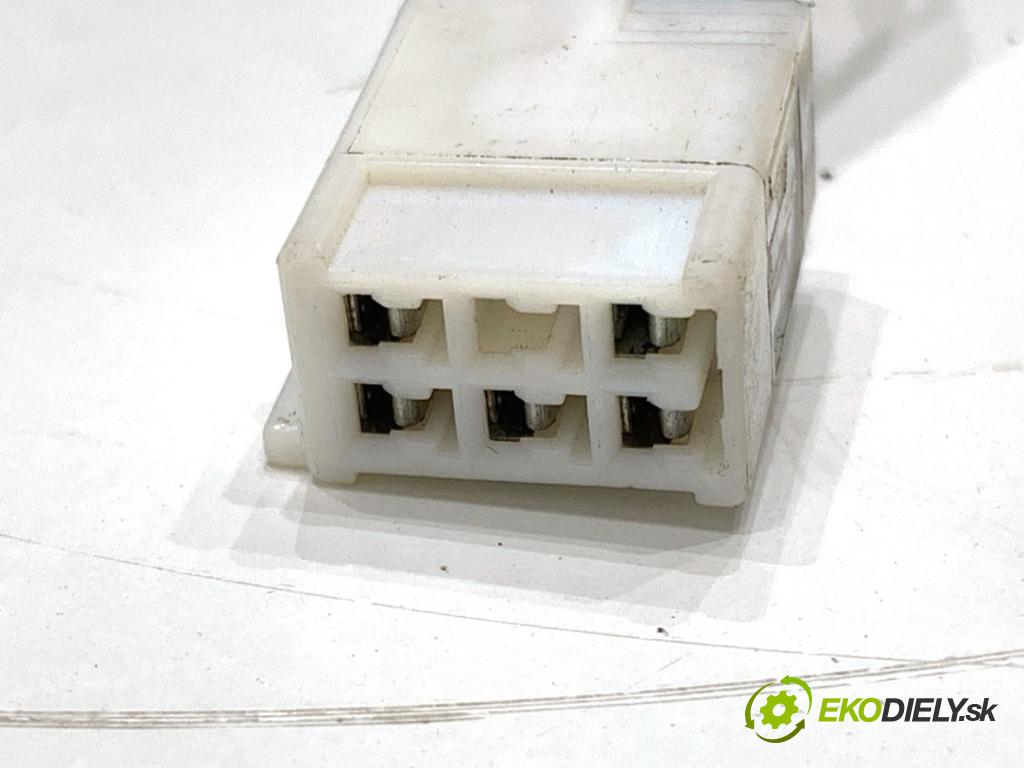 TOYOTA COROLLA E12 liftback 2002 66 kW 2.0 D-4D (CDE120_) 1995 zpětné zrcátko levý