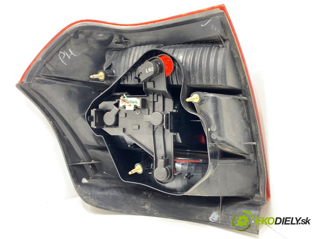 TOYOTA COROLLA E12 liftback 2002 66 kW 2.0 D-4D (CDE120_) 1995 světlo levý zadní část