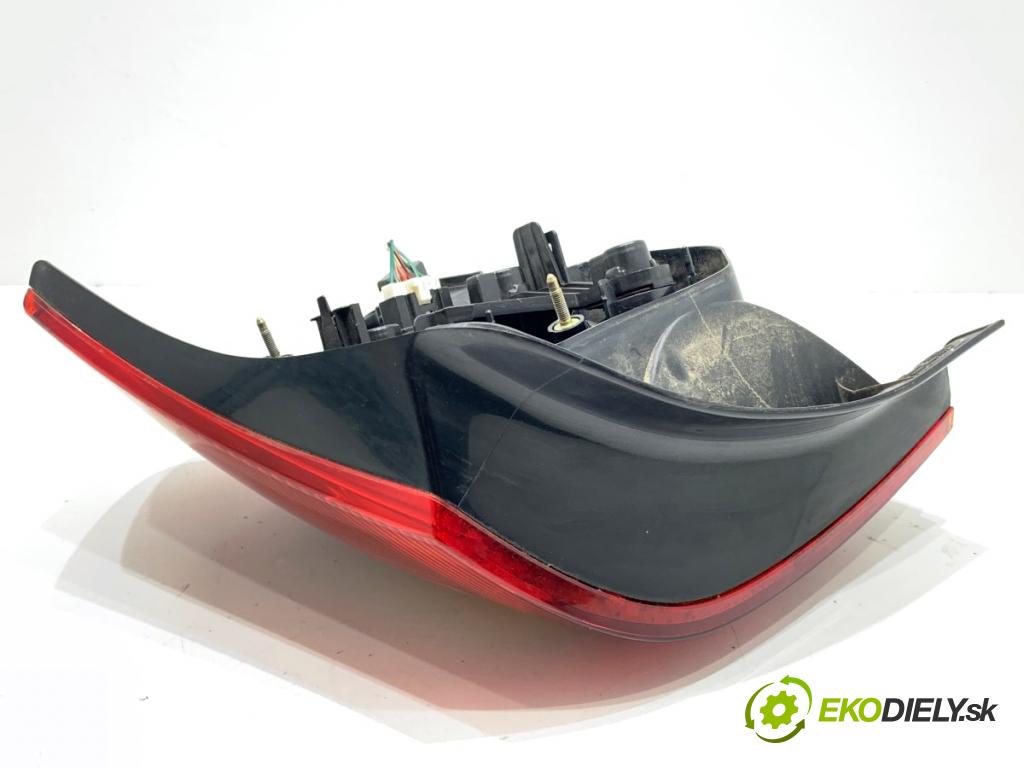 TOYOTA COROLLA E12 liftback 2002 66 kW 2.0 D-4D (CDE120_) 1995 světlo levý zadní část