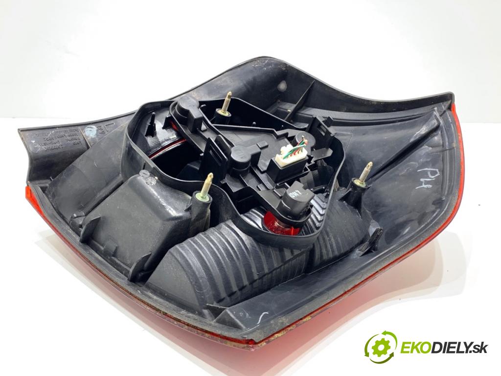 TOYOTA COROLLA E12 liftback 2002 66 kW 2.0 D-4D (CDE120_) 1995 světlo levý zadní část