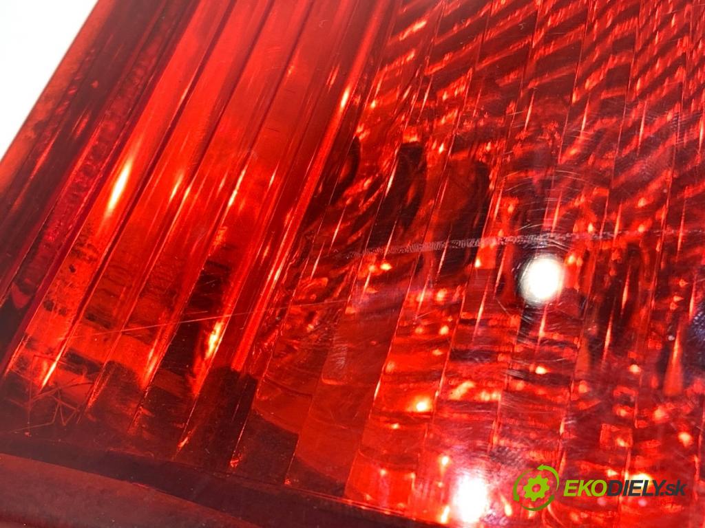 TOYOTA COROLLA E12 liftback 2002 66 kW 2.0 D-4D (CDE120_) 1995 světlo levý zadní část