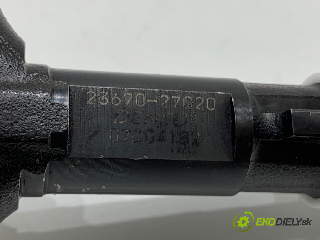 TOYOTA COROLLA E12 liftback 2002 66 kW 2.0 D-4D (CDE120_) 1995 vstrekovač 23670-27020 (Vstrekovač paliva)