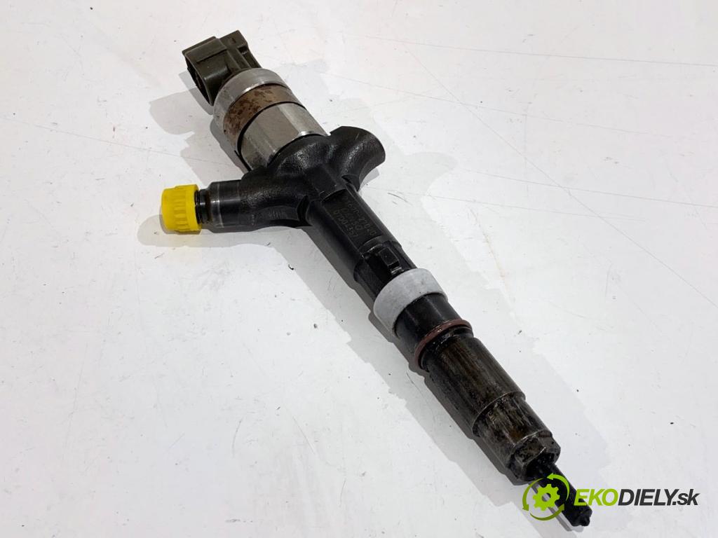 TOYOTA COROLLA E12 liftback 2002 66 kW 2.0 D-4D (CDE120_) 1995 vstrekovač 23670-27020 (Vstrekovač paliva)