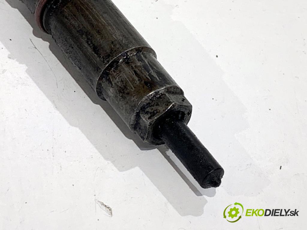 TOYOTA COROLLA E12 liftback 2002 66 kW 2.0 D-4D (CDE120_) 1995 vstrekovač 23670-27020 (Vstrekovač paliva)