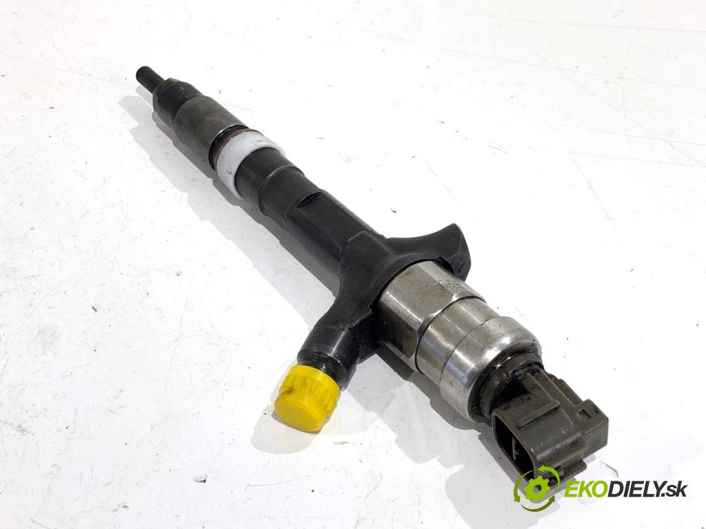 TOYOTA COROLLA E12 liftback 2002 66 kW 2.0 D-4D (CDE120_) 1995 vstrekovač 23670-27020 (Vstrekovač paliva)