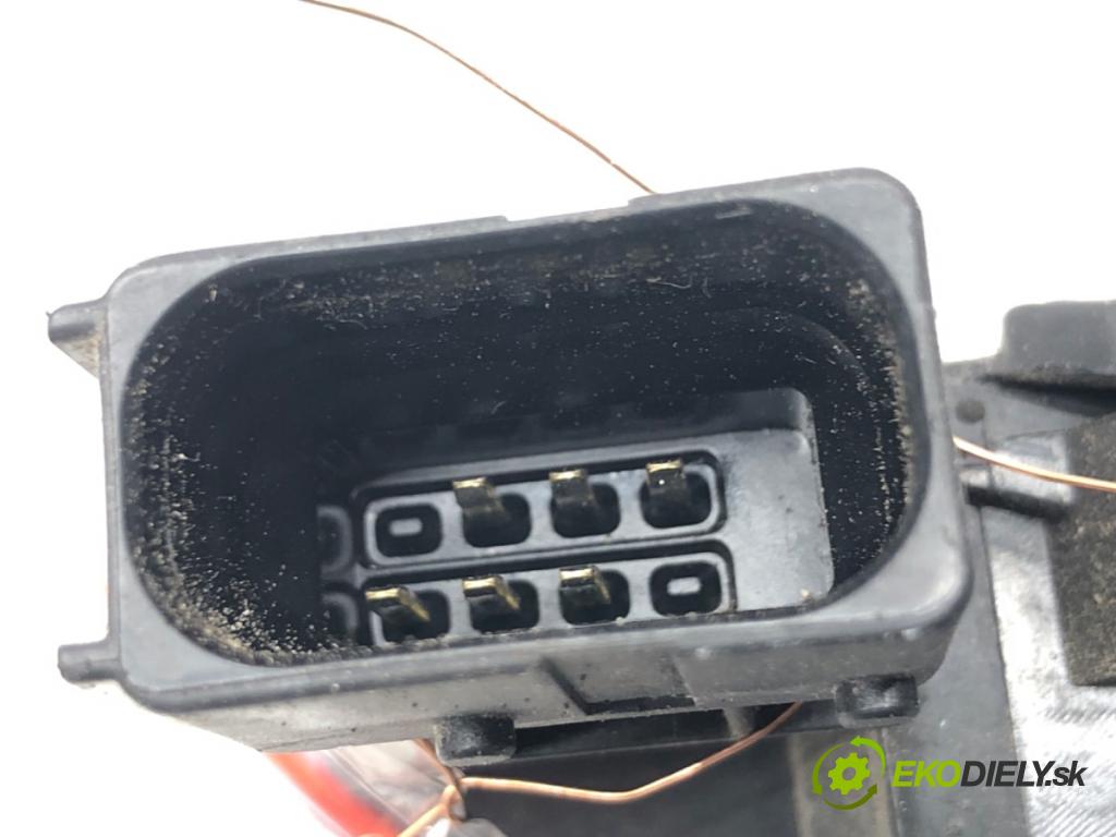 FIAT GRANDE PUNTO liftback 2008 55 kW 1.3 D Multijet 1248 zámok Dvere pravy predný 51797558