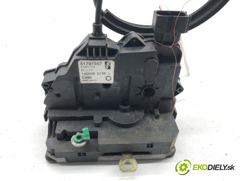 FIAT GRANDE PUNTO liftback 2008 55 kW 1.3 D Multijet 1248 zámok Dvere ľavy predný 51797557