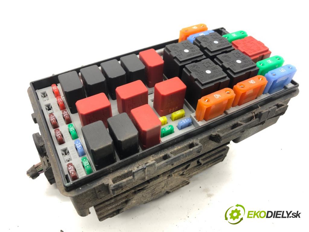 FIAT GRANDE PUNTO liftback 2008 55 kW 1.3 D Multijet 1248 skříňka poistková 51775622 (Pojistková skříňka)