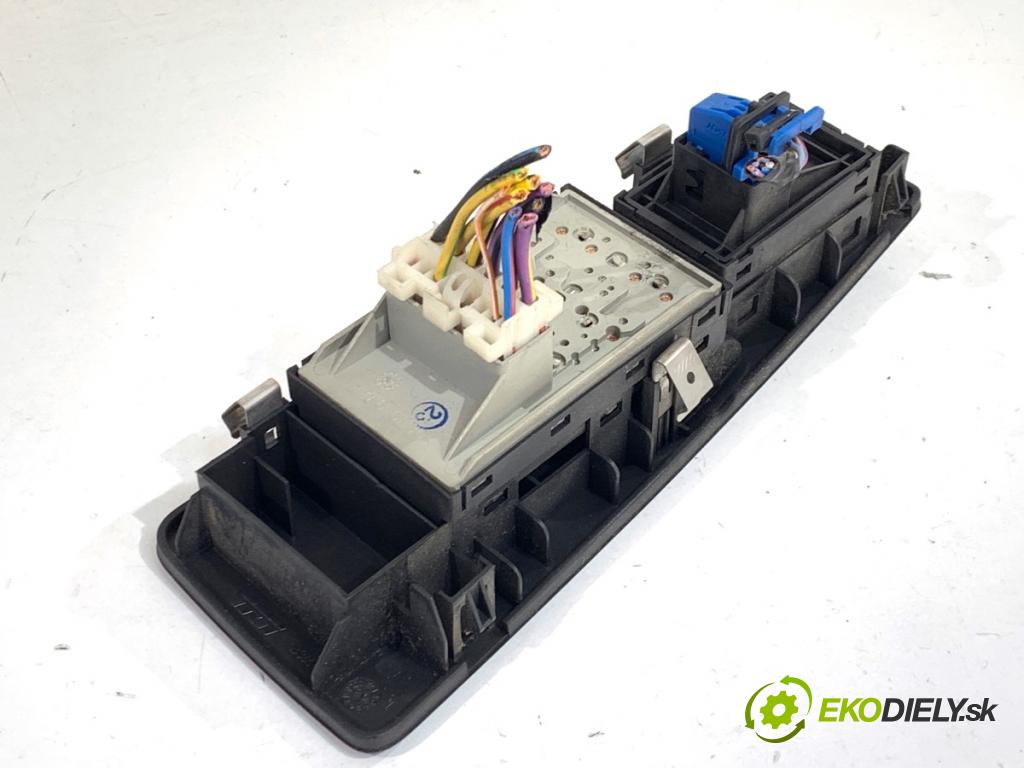 FIAT GRANDE PUNTO liftback 2008 55 kW 1.3 D Multijet 1248 Prepínač nastavenia spätných zrkadiel  (Prepínacie páčky pod volantom)