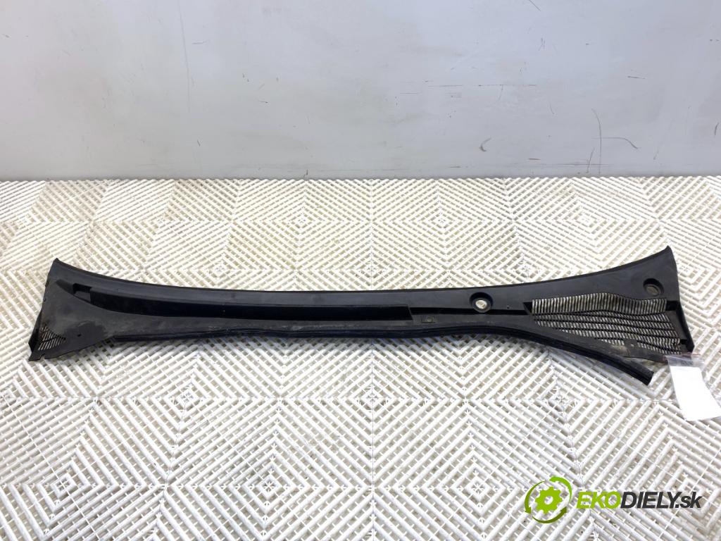 FIAT GRANDE PUNTO liftback 2008 55 kW 1.3 D Multijet 1248 torpédo plast pod čelní okno 51748698 (Plast pod čelním sklem)