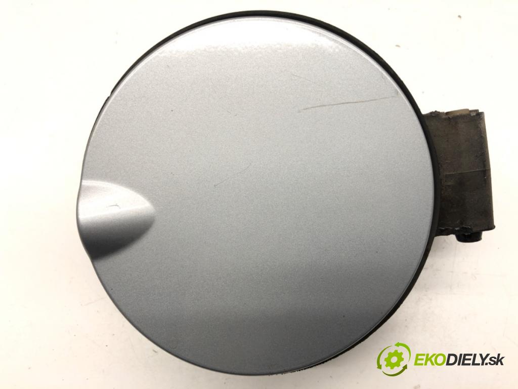 FIAT GRANDE PUNTO liftback 2008 55 kW 1.3 D Multijet 1248 Dvierka nádrže paliva  (Kľučka dverí ostatné)