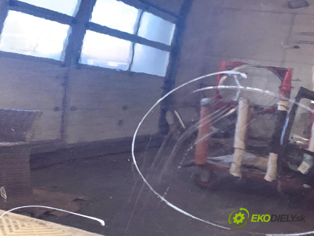 RENAULT MEGANE III liftback 2009 74 kW 1.6 16V (BZ0H) 1598 Dvere pravy zad NV472