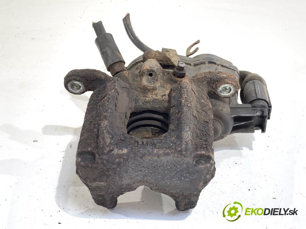 BMW F25 SUV 2013 190 kW xDrive 30 d 2993 brzdič třmen levý zadní část 