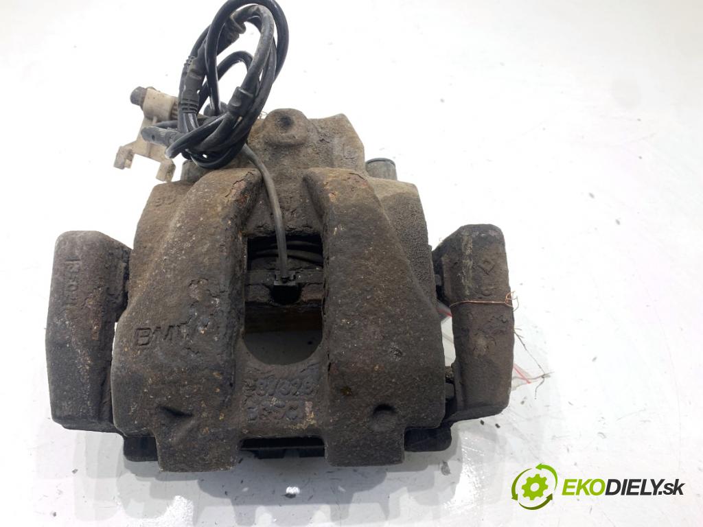 BMW F25 SUV 2013 190 kW xDrive 30 d 2993 Brzdič strmeň pravy predný 