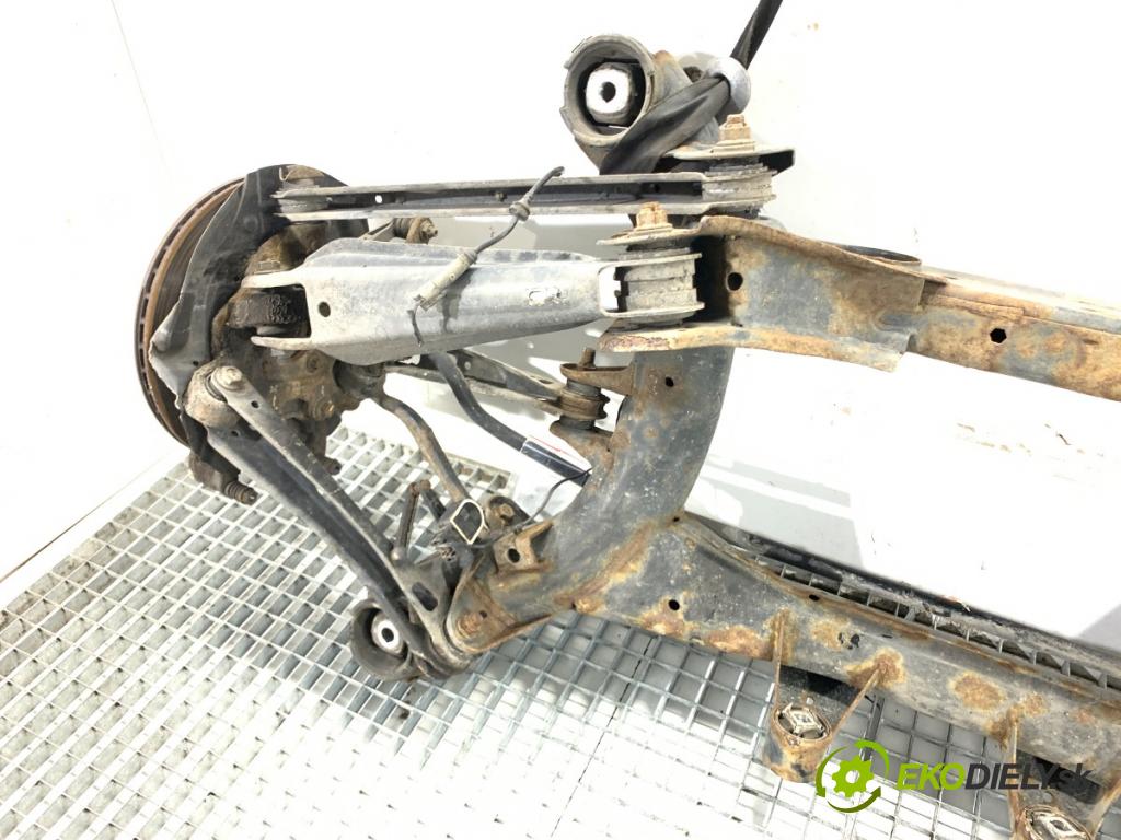 BMW F25 SUV 2013 190 kW xDrive 30 d 2993 Výstuha zad