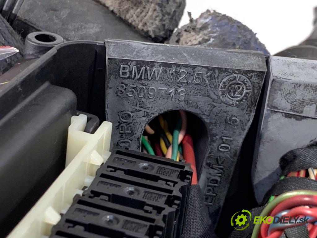 BMW F25 SUV 2013 190 kW xDrive 30 d 2993 skříňka poistková 8509910 (Pojistková skříňka)