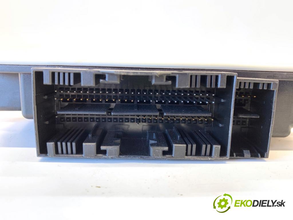 BMW F25 SUV 2013 190 kW xDrive 30 d 2993 senzor airbag 9280185 (Snímač)