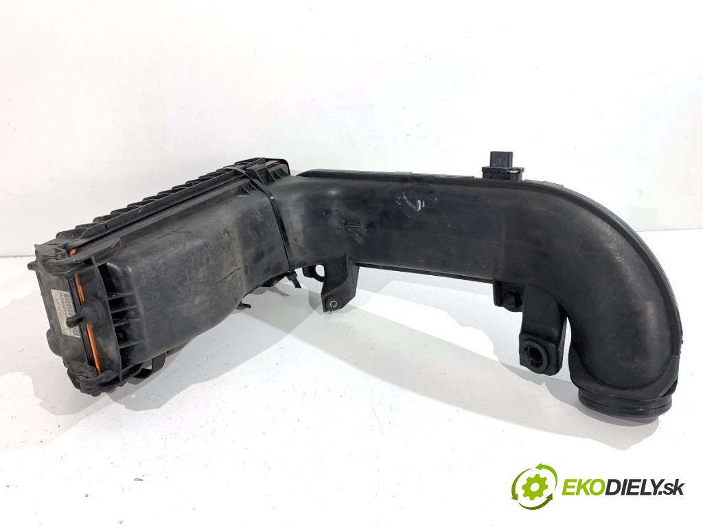 BMW F25 SUV 2013 190 kW xDrive 30 d 2993 obal filtra vzduchu 8507565 (Kryt vzduchového filtru)