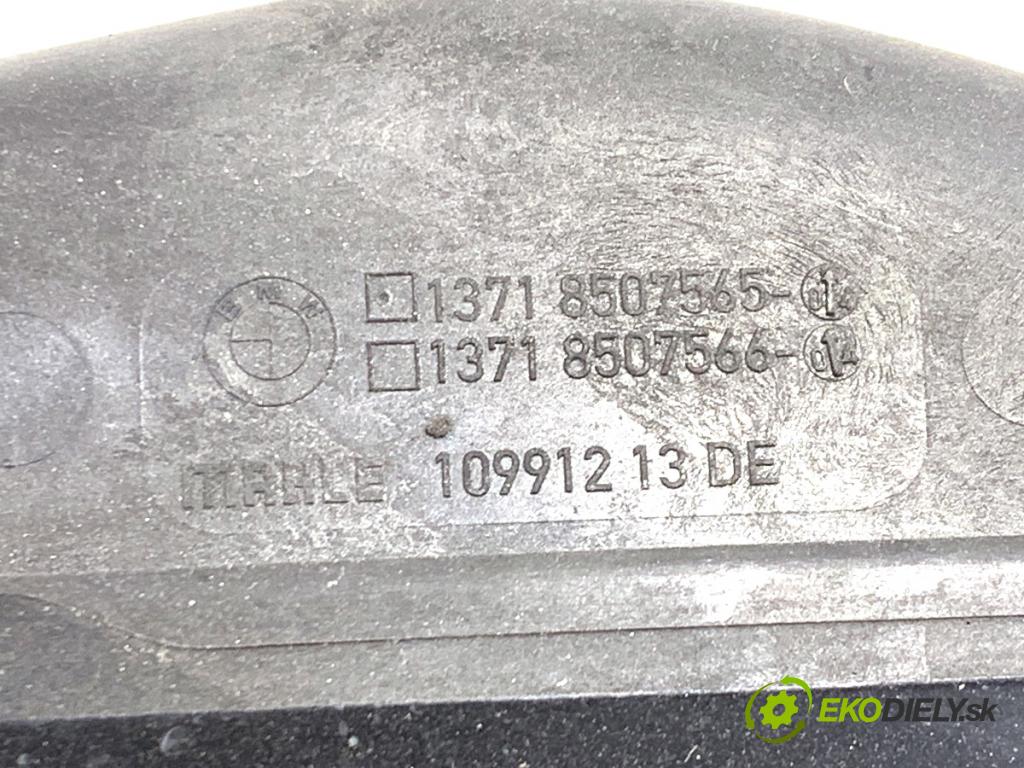 BMW F25 SUV 2013 190 kW xDrive 30 d 2993 obal filtra vzduchu 8507565 (Kryt vzduchového filtru)