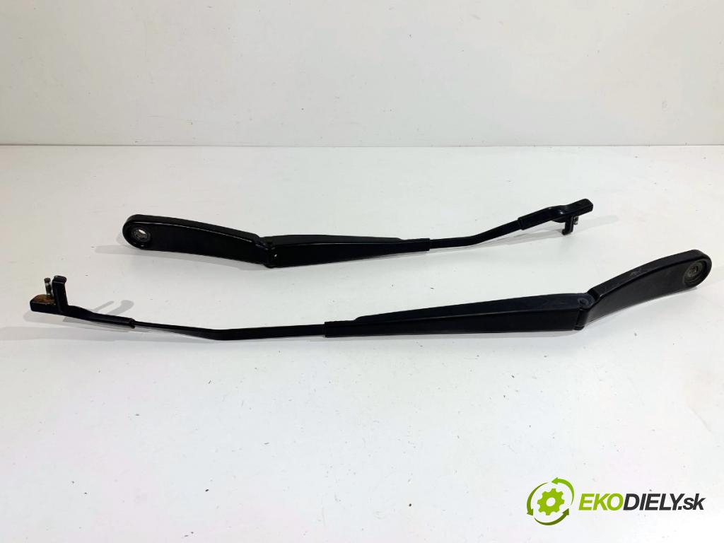 BMW F25 SUV 2013 190 kW xDrive 30 d 2993 ramena stěrače přední část 7213272 7213271