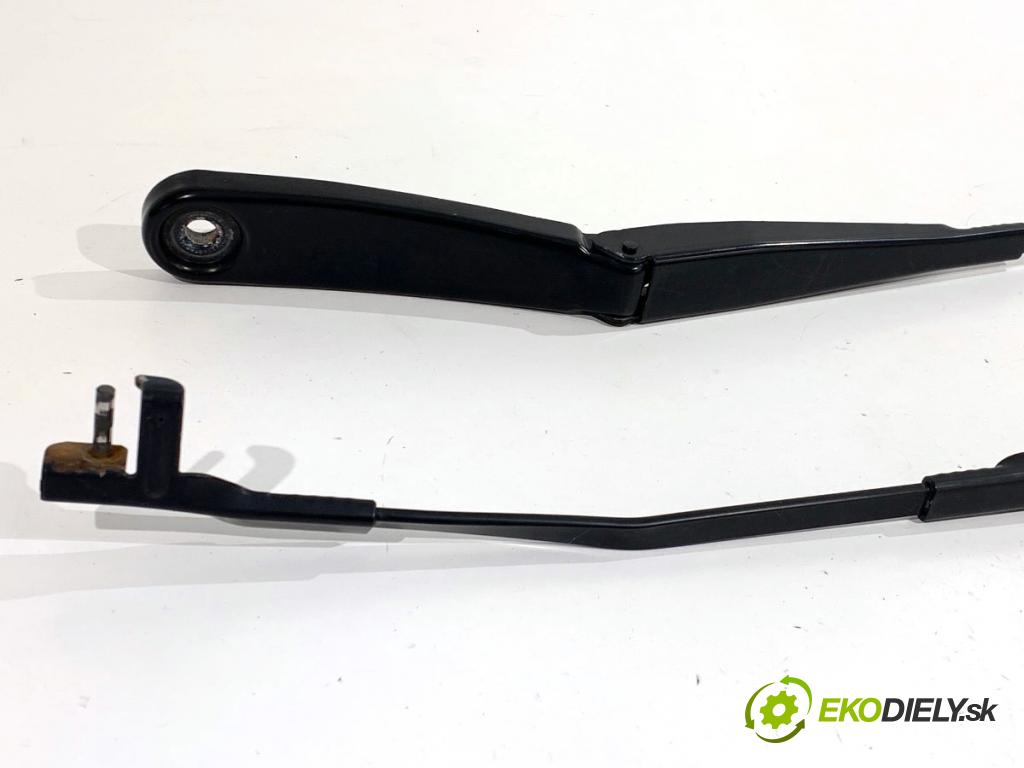 BMW F25 SUV 2013 190 kW xDrive 30 d 2993 ramena stěrače přední část 7213272 7213271