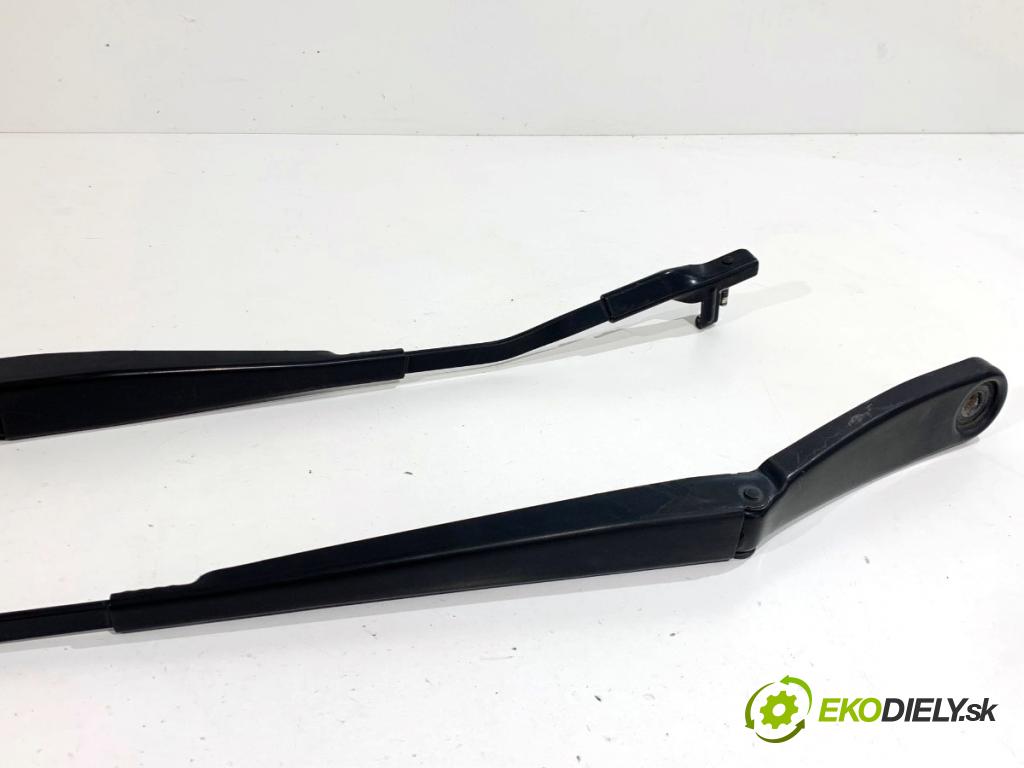 BMW F25 SUV 2013 190 kW xDrive 30 d 2993 ramena stěrače přední část 7213272 7213271