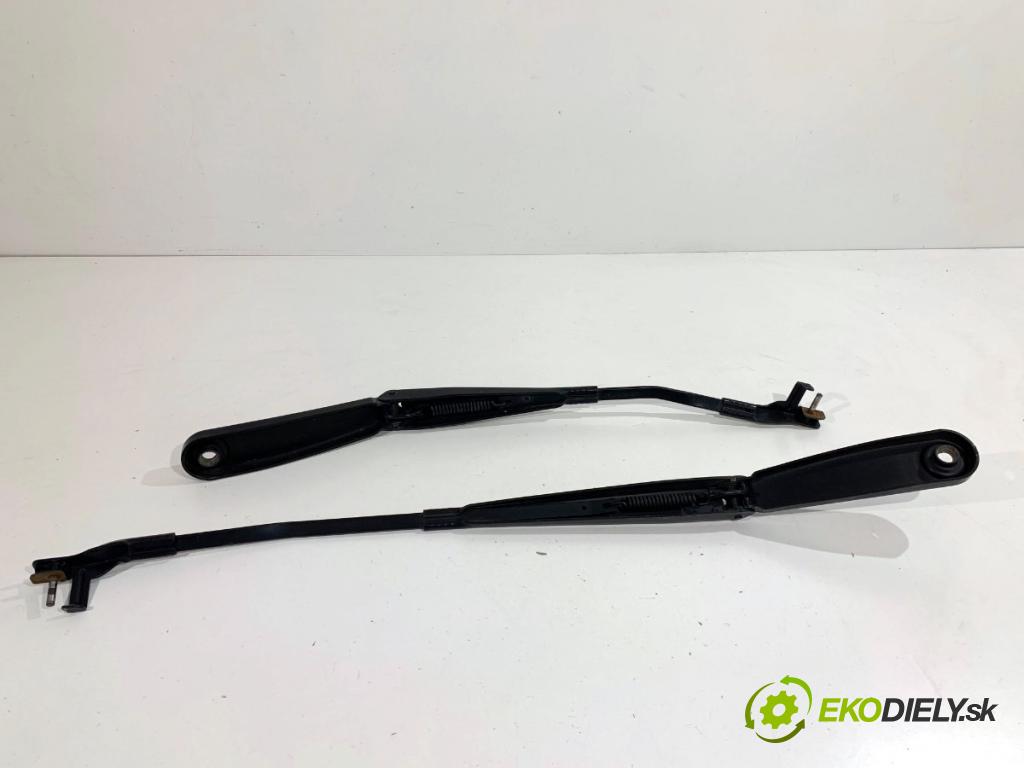 BMW F25 SUV 2013 190 kW xDrive 30 d 2993 ramena stěrače přední část 7213272 7213271