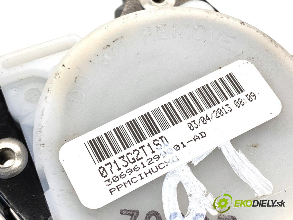 BMW F25 SUV 2013 190 kW xDrive 30 d 2993 držák bezpečnost levý přední část 7258431