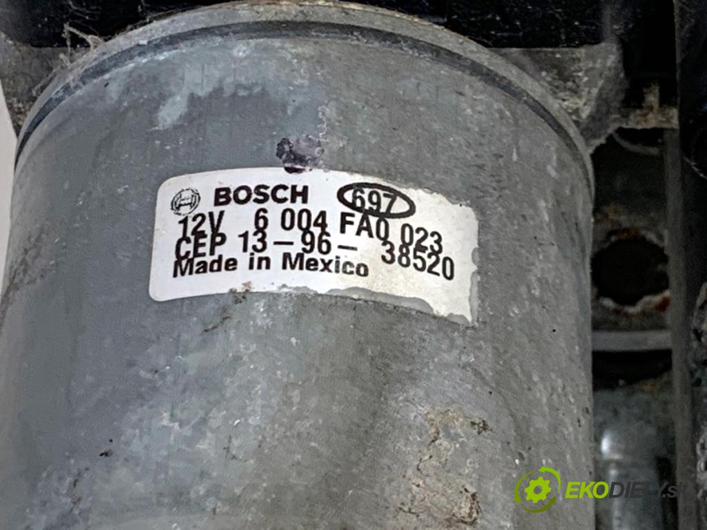 BMW F25 SUV 2013 190 kW xDrive 30 d 2993 mechanismus stěračů přední část 7213275 (Motorek stěračů přední)