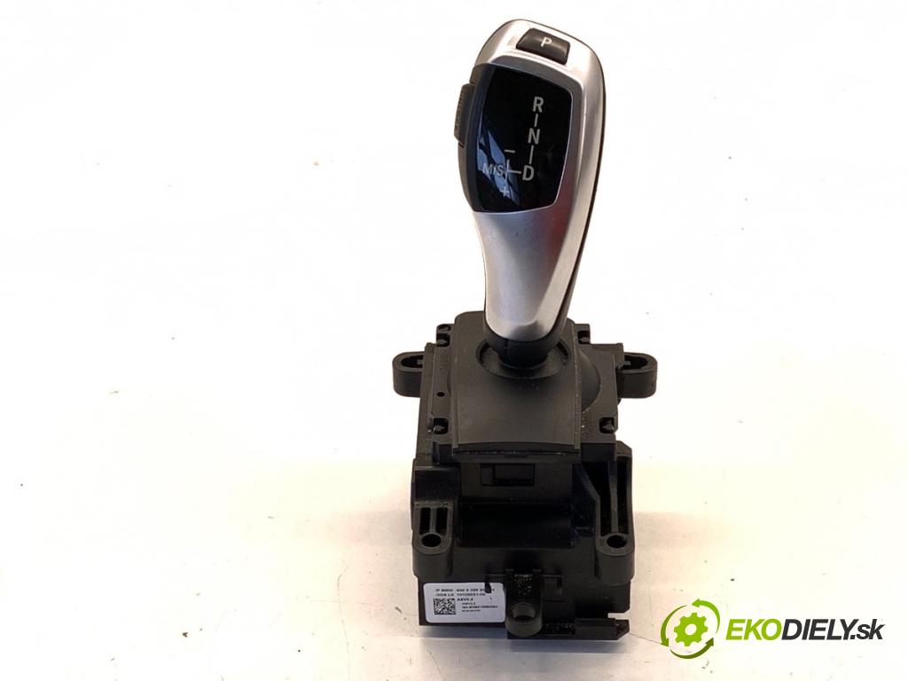 BMW F25 SUV 2013 190 kW xDrive 30 d 2993 kulisa 9296904 (Řadicí páka (kulisa) )