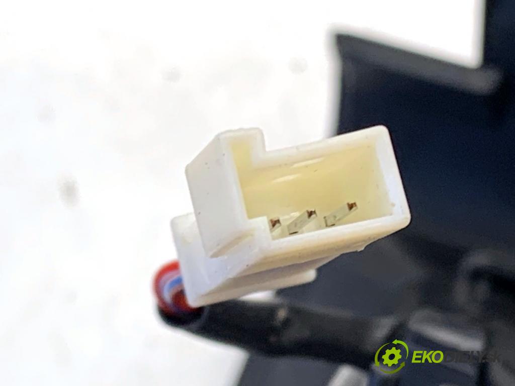 BMW F25 SUV 2013 190 kW xDrive 30 d 2993 Mriežky kúrenia zad 9200888